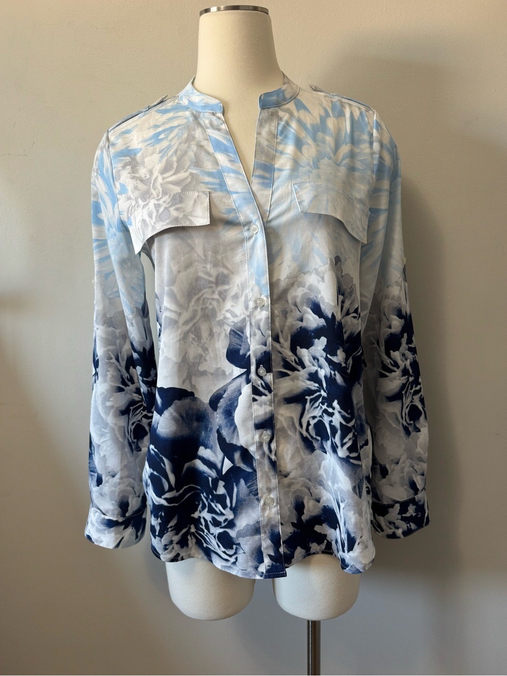 Calvin Klein Blue and Navy Floral Button-Down Blouse Medium